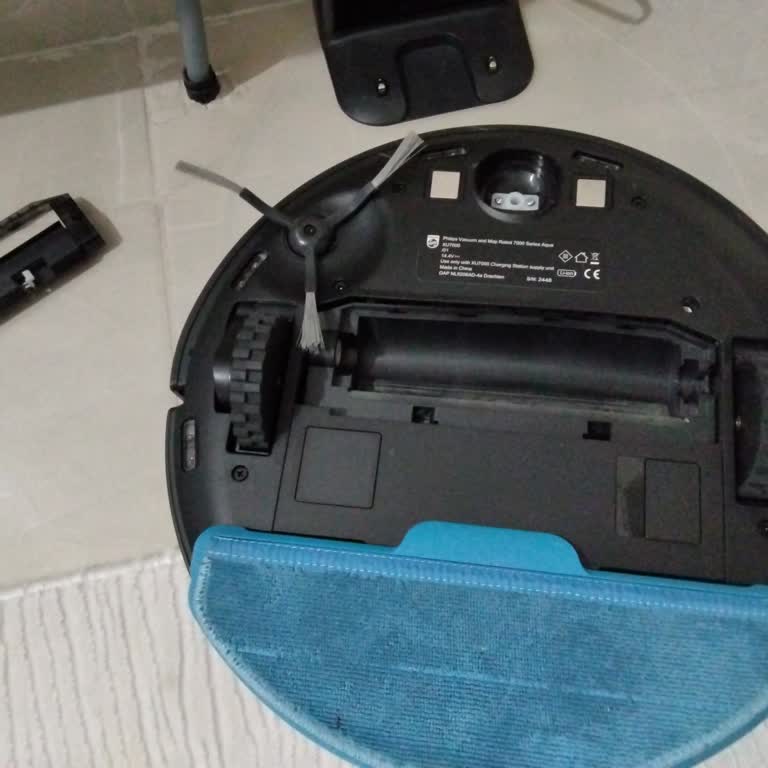 Philips Robot Süpürge Kırık Yön Tekerleği Nedeniyle Kullanılamıyor Ve Yedek Parça Bulunamıyor