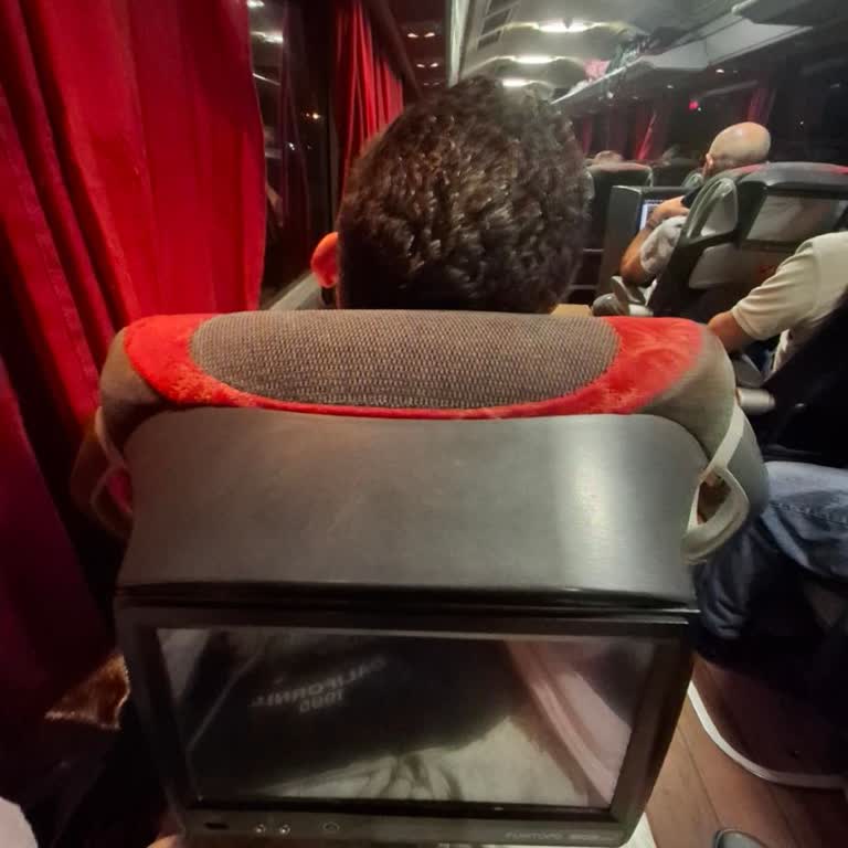 Koltuk Yatması Nedeniyle Sıkıştırılan Yolcunun Şikayeti