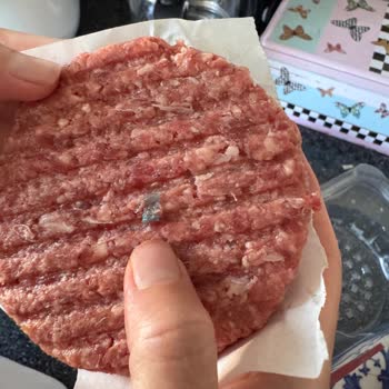 Migros Hamburger Köftesinde Mavi Plastik Yabancı Madde Bulundu