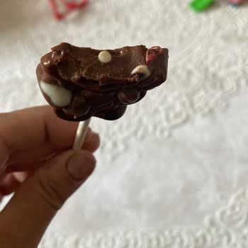 Ozmo Fun Çikolatalı Üründe Yabancı Madde Ve Çocuk Boğaz Tehlikesi