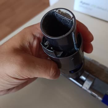 Dyson V12 Başlık Soketi Kolayca Çıktı Ve Garanti Kapsamı Reddi