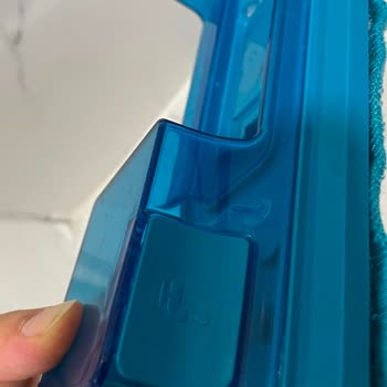 Mop Haznesi Çatladı, Su Sızdırıyor: Philips 6000 Dikey Süpürge'de Üretim Hatası