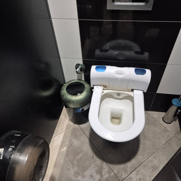 Opet İstasyonunda Kirli Ve Kilitli Tuvalet Şikayeti