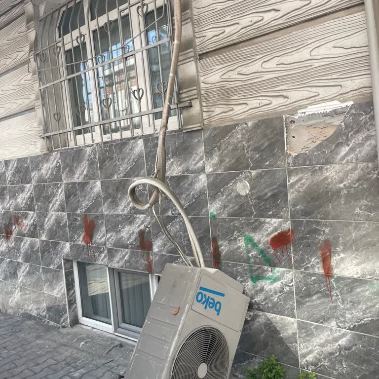 Arçelik Klimasının Dış Ünitesi Düşerek Ciddi Güvenlik Riski Oluşturdu