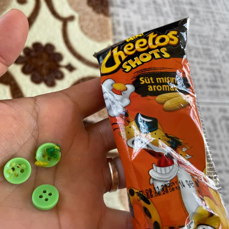 Cheetos Shots’ta Yeşil Düğmelerin Çocuğu Boğma Tehlikesi Ve Aileyi Korkuttu