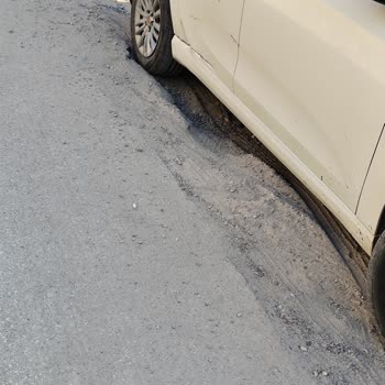 Kazı Sonrası Çorak Ve Tozlu Yol, Sürücü Ve Yayaları Tehlikeye Atıyor