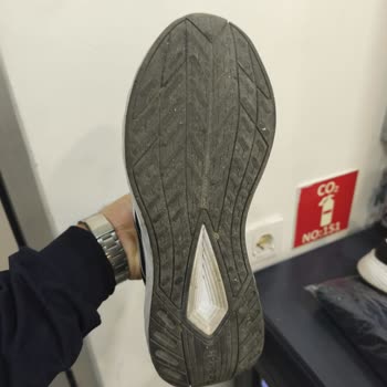 Viaport Mağazasından Alınan Reebok Ayakkabısının Tabanındaki Gıcırtı Ve Ayıplı Ürün İadesi