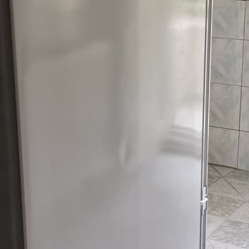 Teslimatta Göçük Ve Darbeli Bosch KGN76 Buzdolabının Sıfır Değişim Talebi