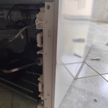 Teslimatta Göçük Ve Darbeli Bosch KGN76 Buzdolabının Sıfır Değişim Talebi