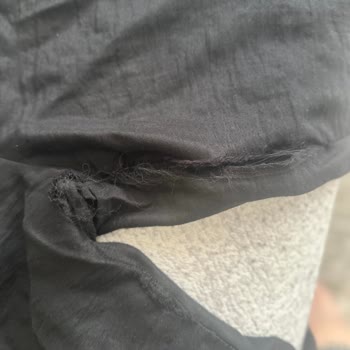 Defolu Pantolonun Dikişlerinin Çabuk Sökülmesi Ve İade Talebi