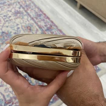 Yırtılan Çanta Ve Saldırgan Satıcı