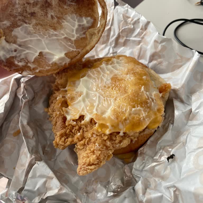 Popeyes'te Ekstra 9 Peynir Ücreti Aldı, Tek Peynir Gelen Eksik Sipariş