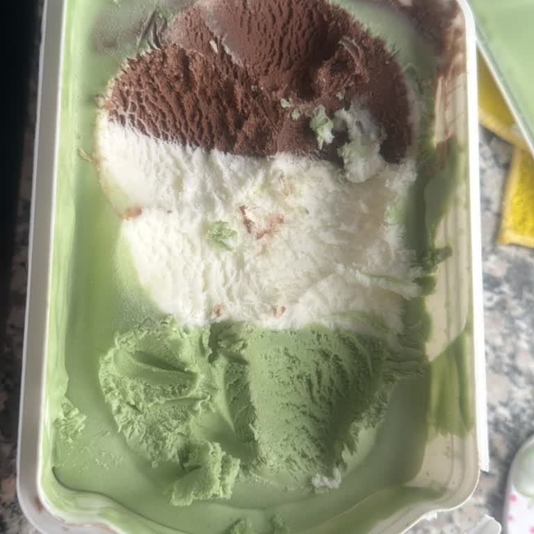 Algida Bon Cremo Dondurmasının Katmanları Karışmış ve Soğuk Zincir Bozulmuş