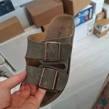 Polaris Çift Tokalı Terlikte Kısa Sürede Taban Yarıları: Kalite Sorunu Ve İade Talebi