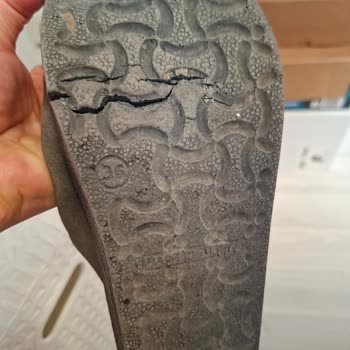 Polaris Çift Tokalı Terlikte Kısa Sürede Taban Yarıları: Kalite Sorunu Ve İade Talebi