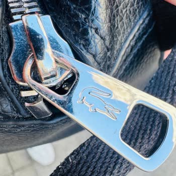 Lacoste Çantasında Hızlı Deformasyon Ve Mağaza İlgisizliği