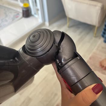 Garanti Kapsamındaki Dyson Süpürge Başlığı Kırıldı, Ücretsiz Değişim Talebi