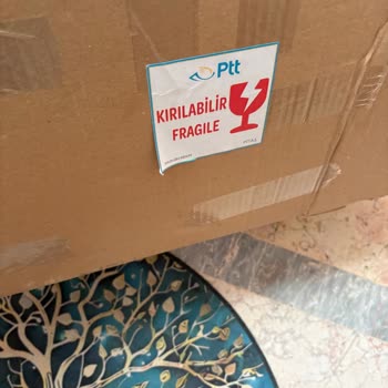Kırılacak Etiketli Cam Kutu PTT Kargo’da Hasar Görerek Teslim Edildi