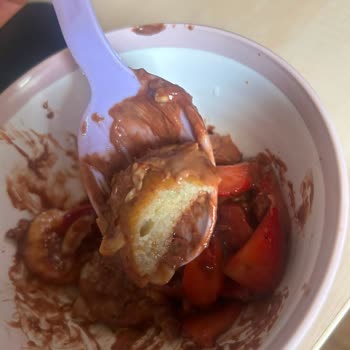 Glow Chocolate & Drink Fiyat Yüksek Olmasına Rağmen Aldığımız Hizmet Ve Kalite Aynı Oranda Değil