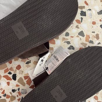 Sipariş Edilen 45 Beden Sandaletler Yanlış Boyutta Gönderildi
