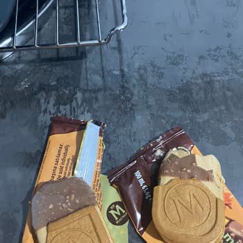 Magnum Mini Dondurmasında Bisküvi Parçaları Yarım Kaldı