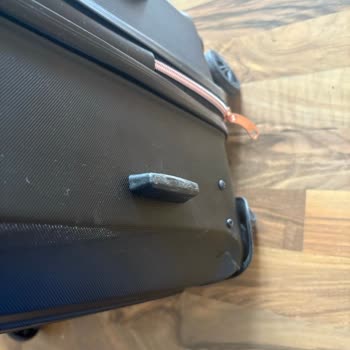 Ajet Uçuşunda Hasarlı Bagaj Teslimatı Ve İade Talebi