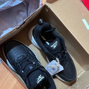 İki Reebok Sneaker’dan Biri Eksik Gönderildi, Hemen Tamamlanmalı