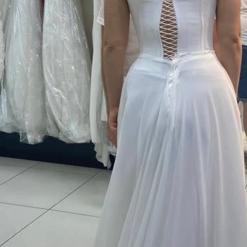 White Fashion Design Mağduriyet Yaşama