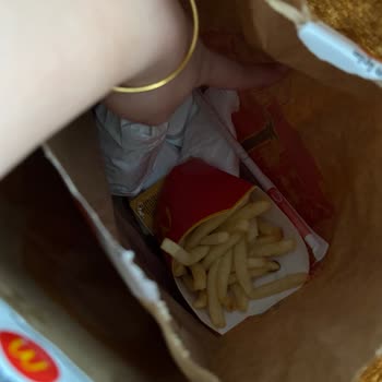 Spiderman Figürü Olmadan Soğuk Ve Dökülmüş McChicken Menüsü İade Talebi