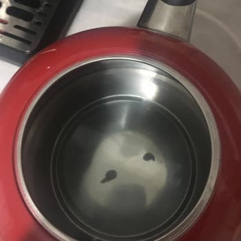 A101'den Aldığım Kiwi Retro Çay Makinesinde Üst Demlik Sızıntısı Ve Alt Kettle Deformasyonu