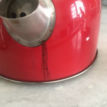A101'den Aldığım Kiwi Retro Çay Makinesinde Üst Demlik Sızıntısı Ve Alt Kettle Deformasyonu