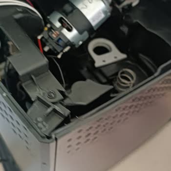 Amazon'da Kırık Kahve Makinesi Teslimatı, Kullanıcı Hatası Gerekçesiyle İade Reddi