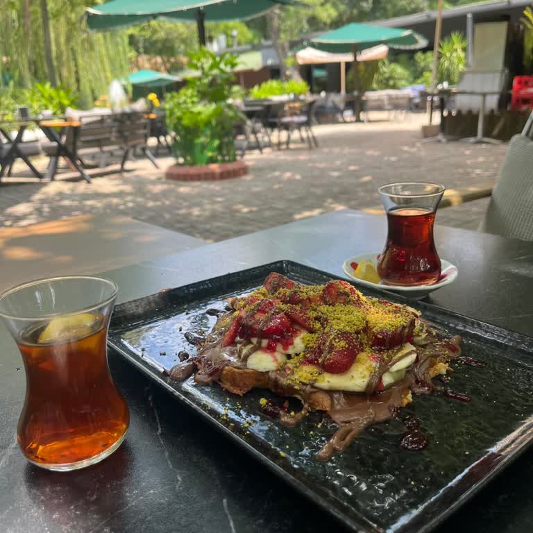 Kafede Otopark Ücreti Ve Küflü Waffle Şikayeti