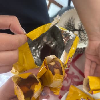 BİM'de Eti Popkek'lerin Açık Ve Boş Paketleriyle Yaşanan Hijyen Sorunu Tekrarlandı