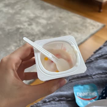 Tarihi Geçmiş Ve Yarım Dolulukta Satılan Danone Mix Yoğurt