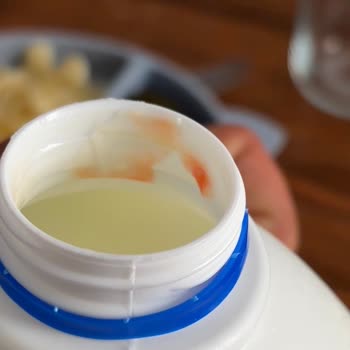 Yörsan Ayranında Pembe Kırmızı Madde Görüldü, Çocuk Sağlığı Tehlikede