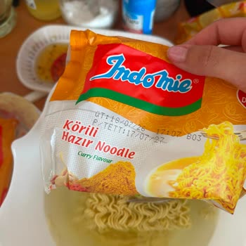 İndomie Noodle'unda Paslı Yabancı Cisim Bulunması Sağlık Endişesine Yol Açtı