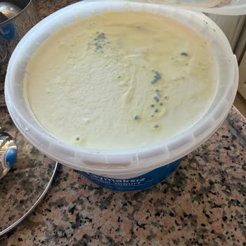Karataş Sembol Market'te Son Kullanma Tarihi Yakın Küflü Yoğurt Satışı Ve Bebek Sağlığı Riski
