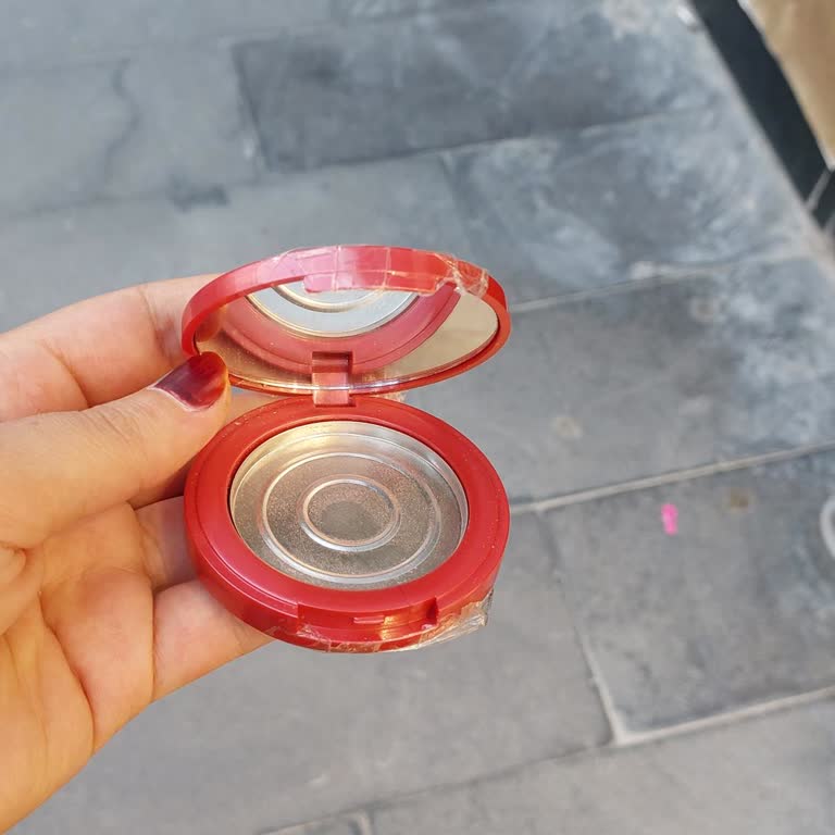 Watsons Mağazasında Bantlanmamış Kırık Pudra Ürünün Zorla Satışı Ve İade Talebi