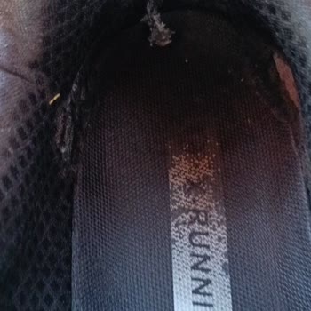 Kısa Sürede Yırtılan Koşu Ayakkabısı Ve FLO Mağazasının Değişim Reddetmesi