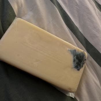Migros Mağazasındaki Kapalı Pakette Küflü Kaşar Peyniri Güven Kırılması