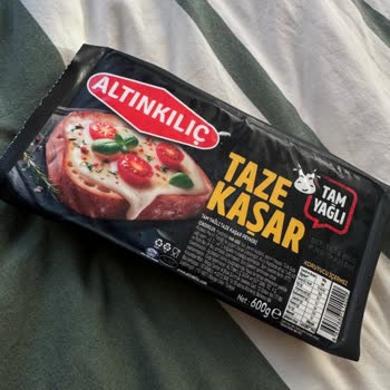 Migros Mağazasındaki Kapalı Pakette Küflü Kaşar Peyniri Güven Kırılması