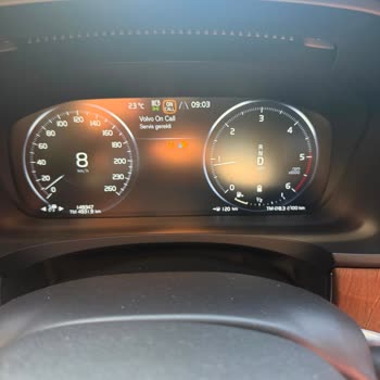 Volvo S90 Gösterge Panelindeki Sürekli Volvo On Call Servis Gerekli Uyarısının Kalıcı Çözüm Talebi