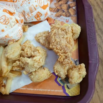Popeyes Şubesinde Yarım Kova Menü Ve Umursamaz Personel