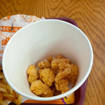 Popeyes Şubesinde Yarım Kova Menü Ve Umursamaz Personel