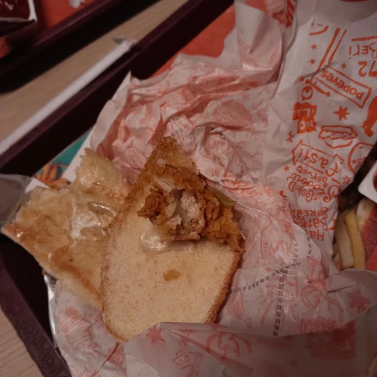 Popeyes Şubesinde Soğuk, Bayat Ve Hijyenik Şüpheli Gıdalar