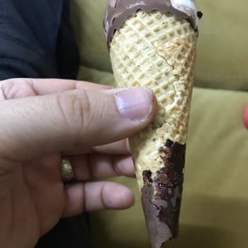 Külahı Kırık Ve Kakao Sızdıran Dondurmalara Şikayet