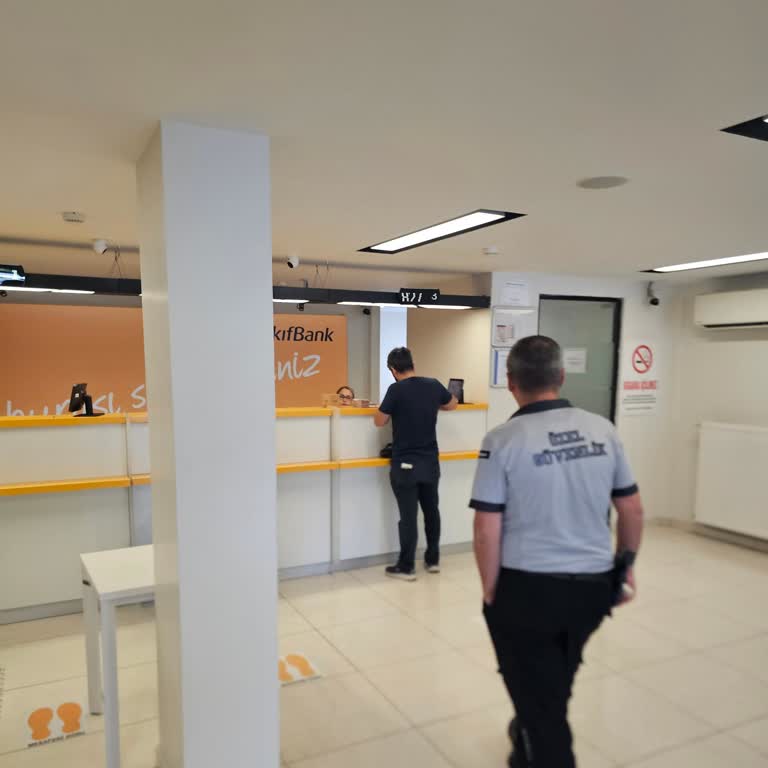 VakıfBank Atakum Şubesinde Güvenlik Görevlisi Ve Çalışanın Tehditkar Ve Kaba Davranışı