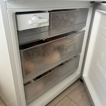 LG Buzdolabının Kapak Ve Soğutma Arızası İçin Garanti Değişim Talebi