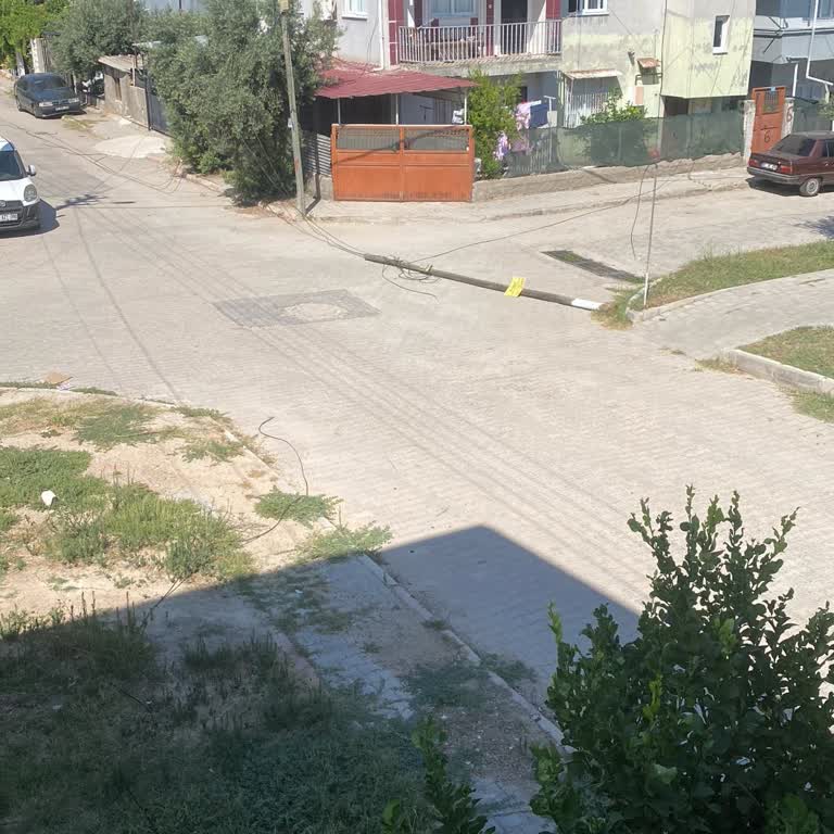 Mahallede Çöken İnternet Direği Online Dersleri Engelliyor